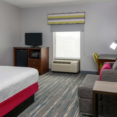 Hampton Inn & Suites Winston-Salem/University Area Exterior photo