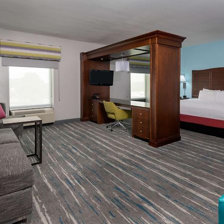 Hampton Inn & Suites Winston-Salem/University Area Exterior photo