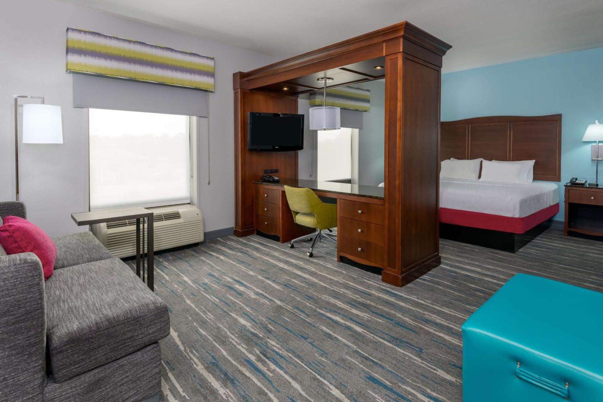 Hampton Inn & Suites Winston-Salem/University Area Exterior photo