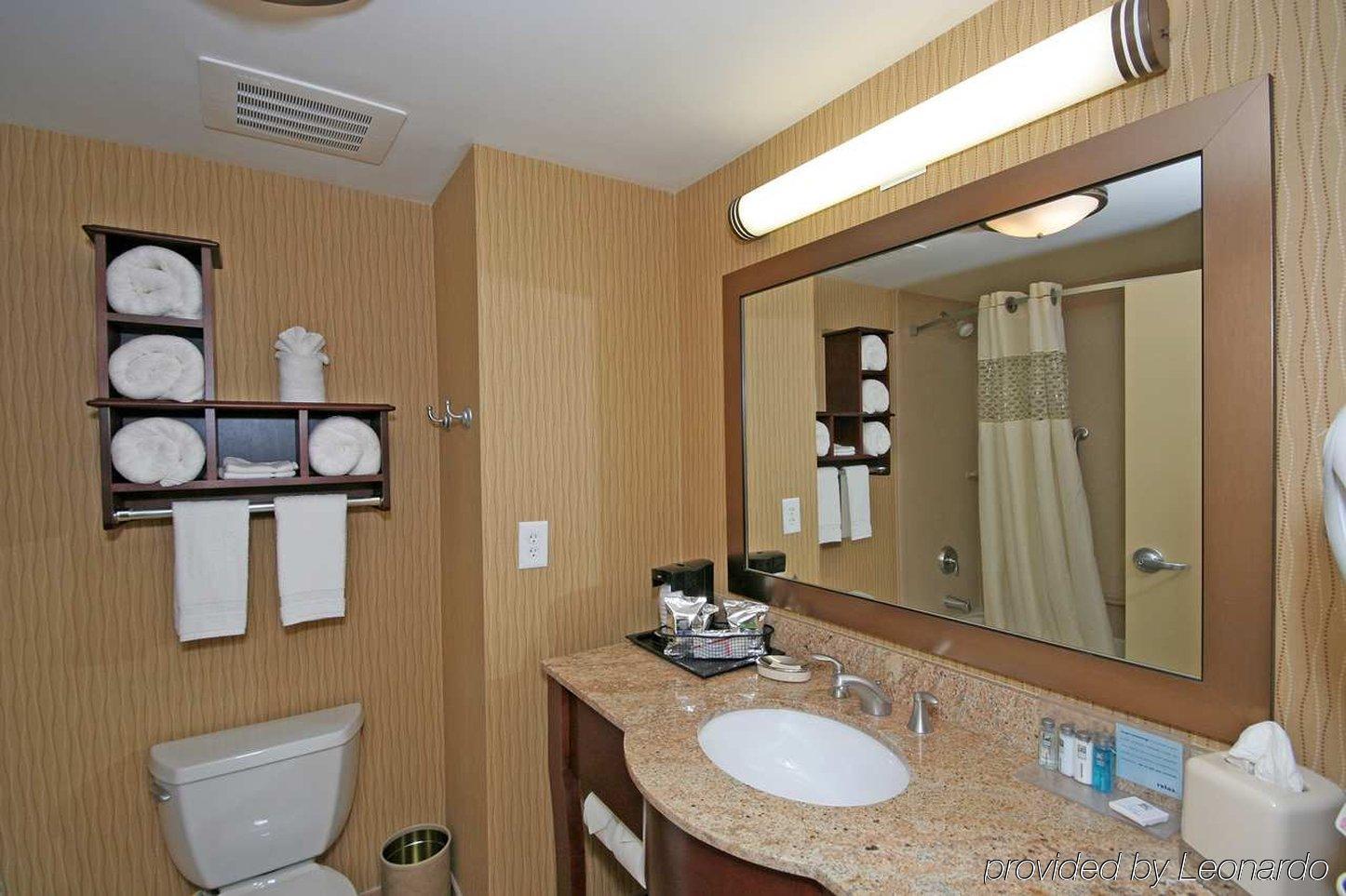 Hampton Inn & Suites Winston-Salem/University Area Room photo