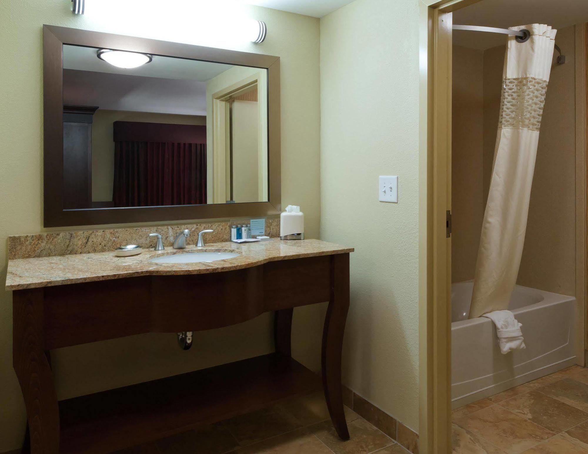Hampton Inn & Suites Winston-Salem/University Area Room photo